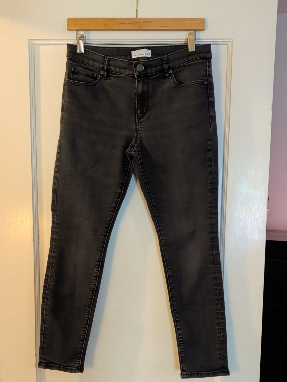 The LOFT Women's Black Modern Skinny Cropped Jeans, Sz 6